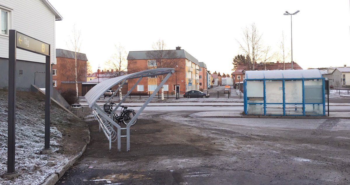 Vannaskommun's tweet photo. Ett nytt cykelskärmtak finns nu på plats på Vännäs resecentrum! https://t.co/u2WXpmC7CE