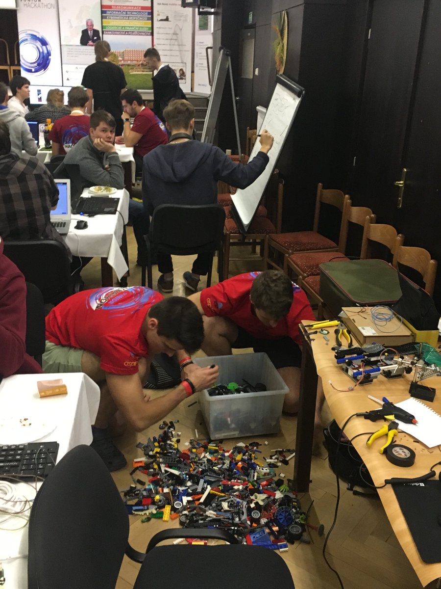 CzechJA's tweet photo. Malá ochutnávka - #juniorhack2018! Už se to vaří, už se to peče...#aspire #ATTimpact #JACzech https://t.co/7PV6aO2e0c