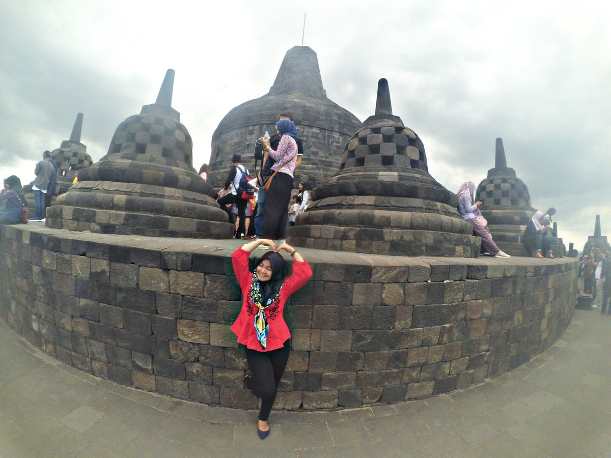 Putrifitriaaa's tweet photo. no words can explain about this place but i'm so in love with you, Borobudur❣
#BorobudurWriterCultureFest https://t.co/GODqH0Pztn