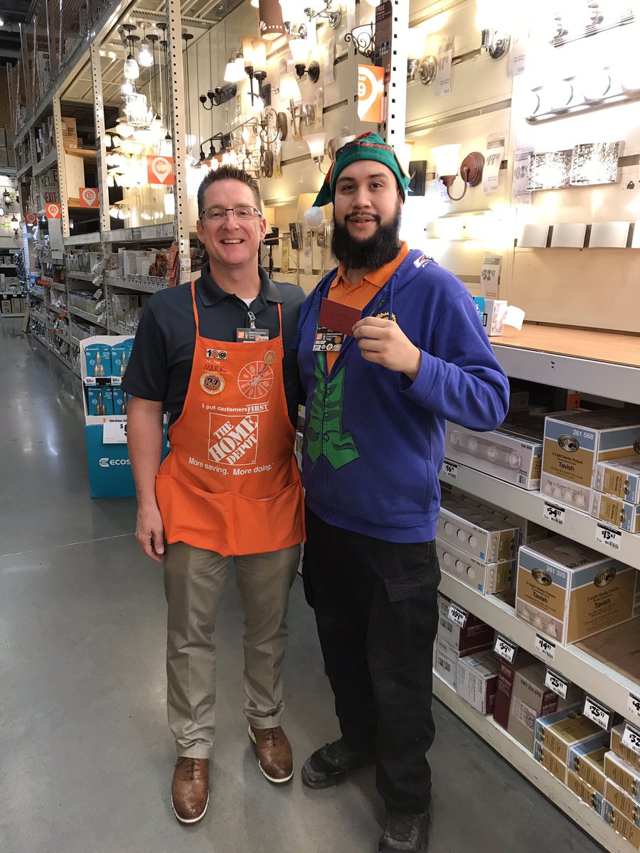 OhThatMcKinnon's tweet photo. MET #Elf Anthony at 485 Killinโ it with customer service and recovery!!
Thanks ๐ for all you do! #BlackFriday2018 #whereareyourpoinsettias #ONeTeam #WDMETPride @JStorrs91 @ehaggggg @DHRM_mjackson @rebekahbunn5 @Edmond0485 https://t.co/YZh2nJlxEU