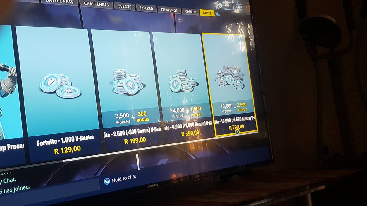 charntelw's tweet photo. #Playstation4 #xbox please explain the rip off please #sony https://t.co/iBsMSxgjmN
