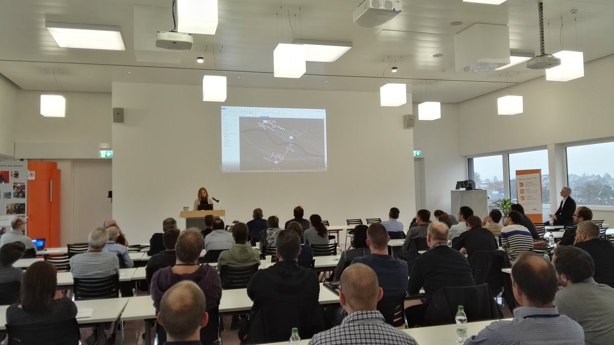 MelanieMeuter's tweet photo. #Geocom presents the #UtilityNetwork in front of over 80 participants at the #GEONIS user meeting
@EGUG @GEONIS_GIS https://t.co/ZhEyOY8faA