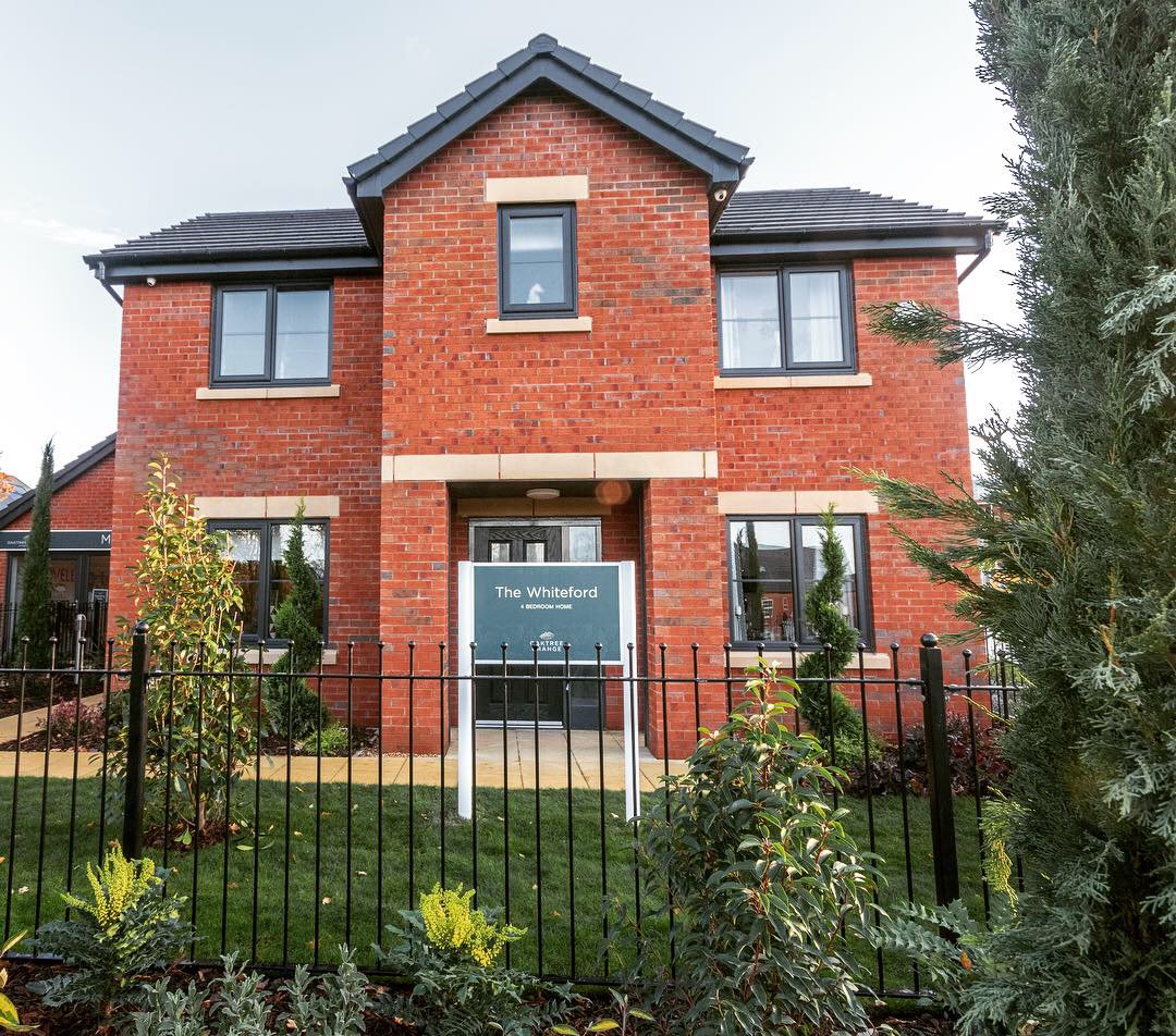 SignBuildUK's tweet photo. Installation - @Lovell_UK Showhome opening at #OaktreeGrange now complete with #signbuild fully installed signage.....doesnβt it look great??
#housebuilder #newhomes #showhomes #housebuilding #housebuildersignage #signage https://t.co/smOxKAukWy