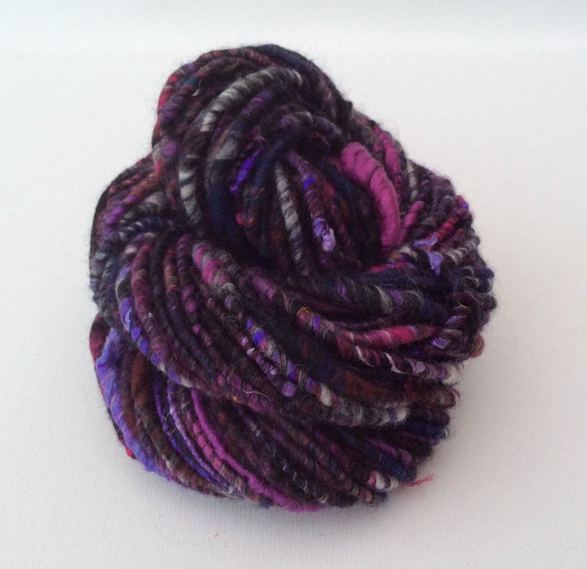 raynbowpunk's tweet photo. Happy Indie Friday... here's an art yarn to celebrate! Swim around in a pool of galaxy goodness with this core-spun art yarn! https://t.co/yzGUzzaUQd #christmasgift #luxurygift #knitting #artyarn https://t.co/ToQUc3FDle