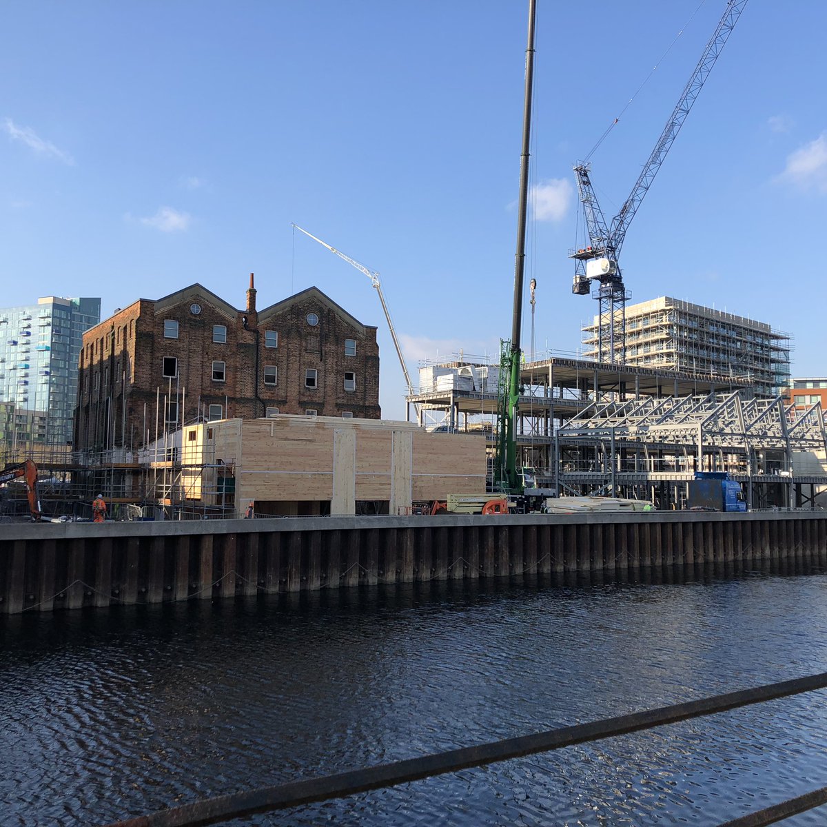AlexHarvie1's tweet photo. The new #CLT extension to The Sugar House taking shape. #crosslaminatedtimber #sugarhouseisland #eastlondon #officesforcreatives #architectural https://t.co/cg0Nk0jjPW