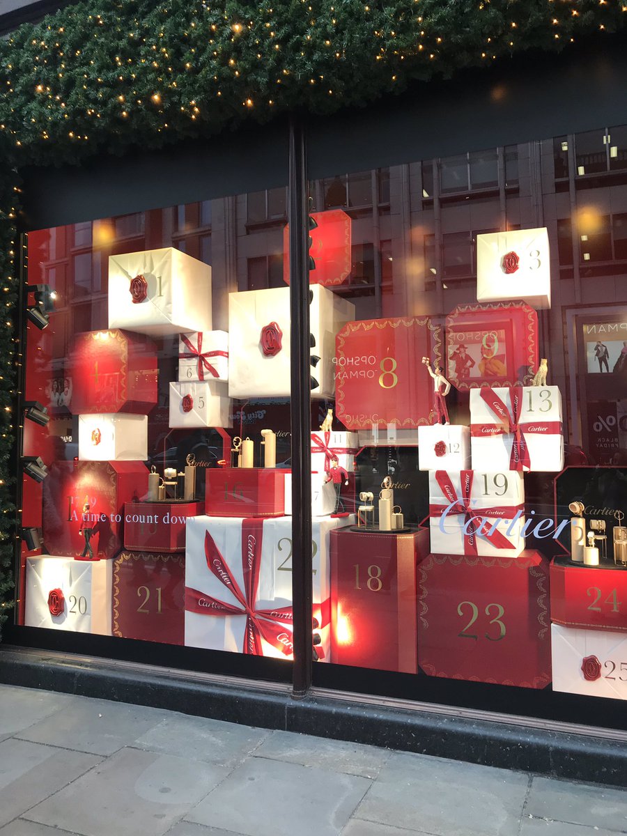 mariabretong's tweet photo. Preciosos los escaparates de #Harrods contando una historia en una línea de tiempo y patrocinados por marcas #Londres #Atimeto https://t.co/092JK19HXq