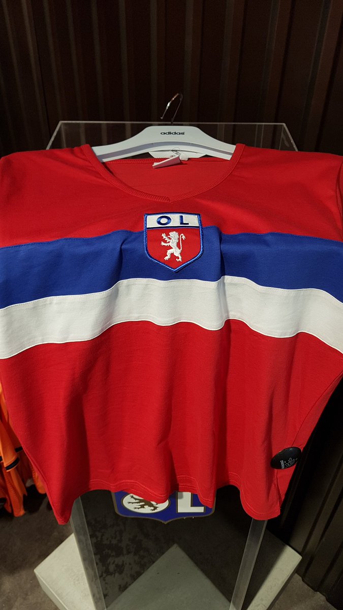 OL_HISTOIRE's tweet photo. Le petit dernier de la collection #OLLeMusee
Allez l'OL ! https://t.co/5lqTeJxWFI