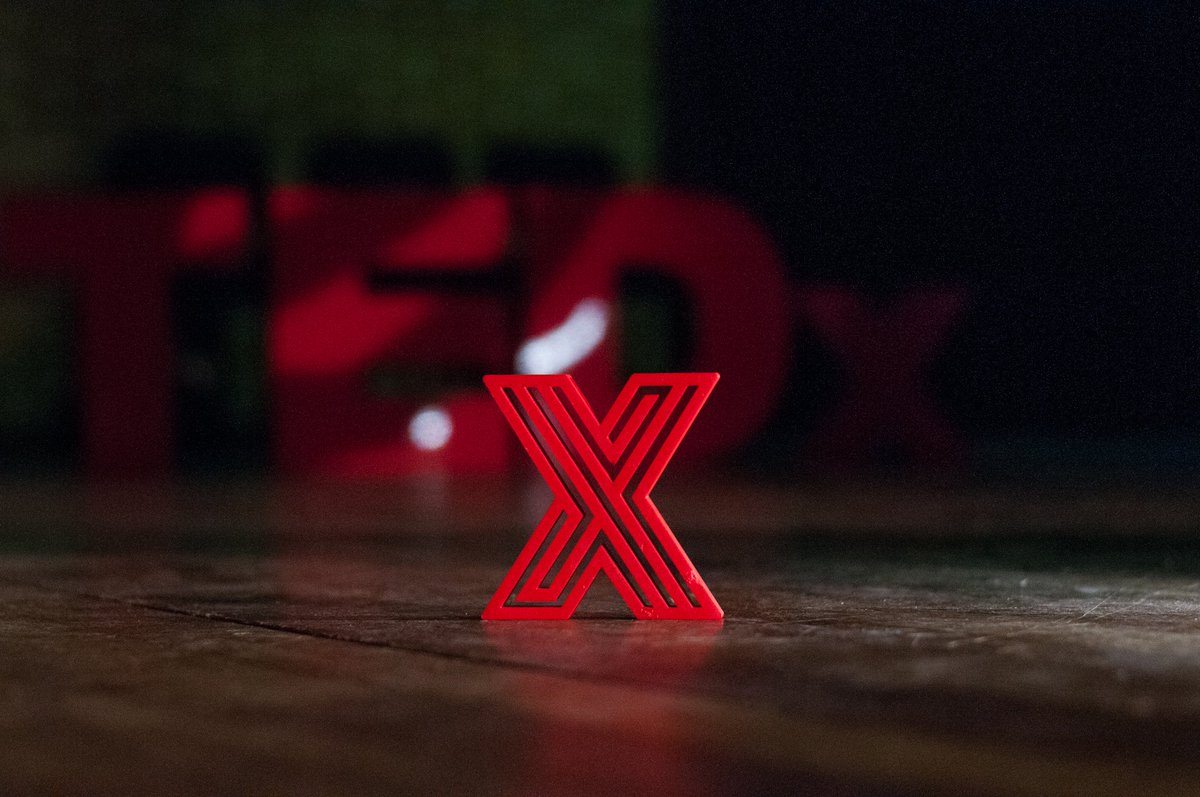 TEDxLP's tweet photo. El día del evento tuvimos esta increíble performance sobre #CaídaLibre.
¿Te lo perdiste? ¡Miralo ahora en youtube!
.
Performance #CaidaLibre | Eugenia Soler Pato Smink | TEDxLaPlata
.
.
https://t.co/SNwt0vcTCS https://t.co/aKlLzTsvca
