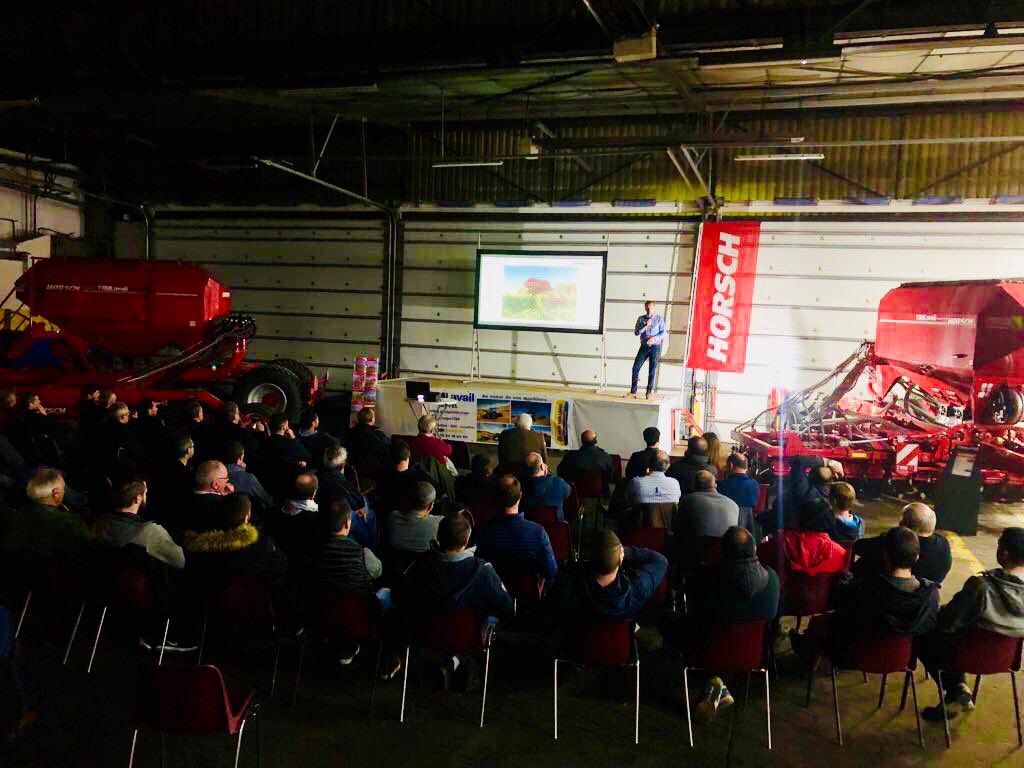 Merci à T3M Lavail pour cette très belle soirée en présence de + 100 agriculteurs. Pstion #opportunités &amp; pistes de réflexions sur nouvelles pratiques #agricoles françaises par Rémi 
<a href="/RMacbowie/">Remi BOHY</a> #agriculturedeconservationdessols #semisdirect #notill #croprelay #greentillage