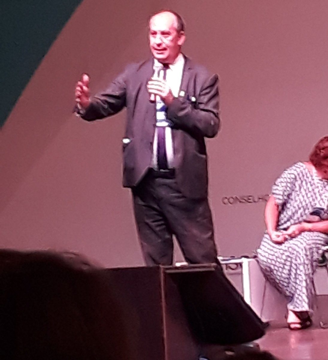rastadearaujo's tweet photo. Mestre da mesa e membro do Conselho Nacional de educação representando a classe lgbti+.
Representatividade #conae2018 https://t.co/GFEqcX0cYh