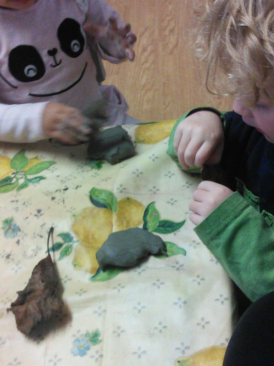 snapatworth's tweet photo. This afternoon Toddlers pressed leaves they found in the garden into clay.#exploringtheenvironment #outdoor #markmaking @snapatworth https://t.co/e3aCcw7SyZ