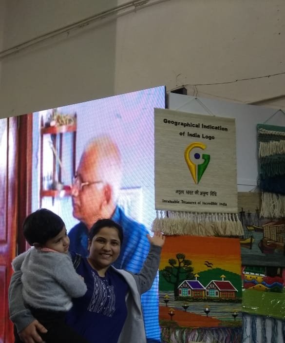 AkanchaTripathi's tweet photo. Proud to see #mywords on this wall hanging at GI pavilion at #iitf2018 Met @hwavaranasi and so many proprietors whose products have been #GItagged They are happy that their talent is being recognised @cipam @DIPPGOI @CimGOI @cgpdtm_india @aggarwal_rajiv @sureshpprabhu #WahGI https://t.co/6fUvRP6NqQ