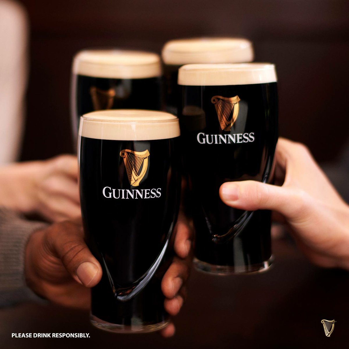 #Cheers to <a href="/GuinnessIreland/">Guinness Ireland</a> and #blackfriday 🍻 What are your favorite deals to shop?