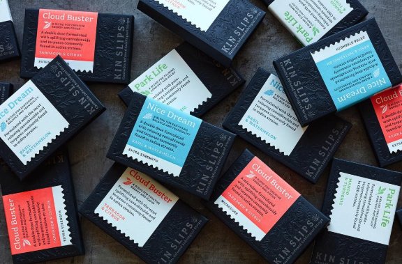 itsgreenbox's tweet photo. Time to get creative. @kinslips #weareallkin🤝#cloudbusting #mondaystuff #kinslips #sublingual #sublingualcannabis #keepitdiscreet #californiacannabis https://t.co/UzZWA8FLEG