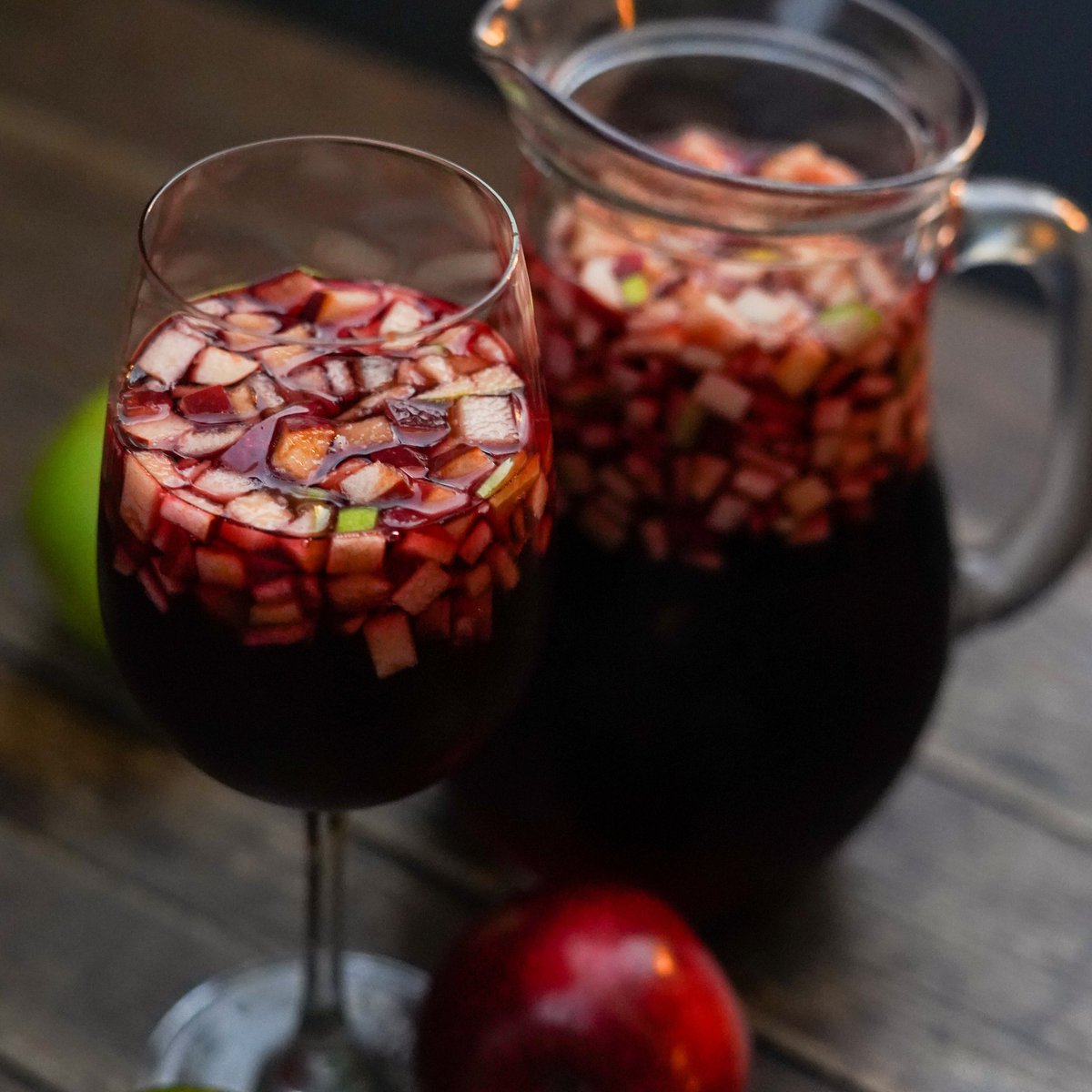 Fridays are for red wine sangrias and some great music🍷

#Friday #Sangria #MonkeyBar #Mumbai #MumbaiNightlife