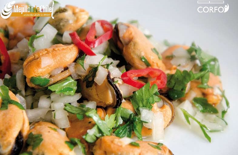 MejillondeChile's tweet photo. Y ahora... la receta para el fin de semana 👩‍🍳👨‍🍳 "#choritos a la marinera". Envíanos fotos de tu plato y comparte tus opiniones en nuestras redes sociales. #ñami #saludable #fanáticosdelchorito #consumechoritos #MejillonDeChile @CorfoLosLagos https://t.co/iD9HqFqdUD