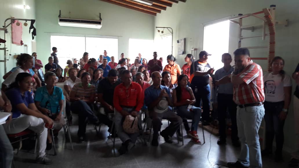 PortuguesaSdhc's tweet photo. #SDHC @PortuguesaSdhc || El Gob. @rafaelcalles de la #PortuguesaPotencia y el Alcalde de S.G.B cumplen y hacen entrega de enseres: sabanas, literas, colchones, nevera, entre otros, al CDI, acompaño la entrega la #SDHC y la #DRSalud con la firme convicción. #JuntoTodoEsPosible https://t.co/9h2Fopr6hQ