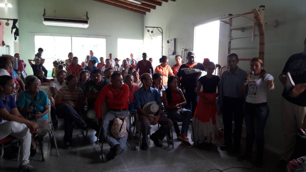 PortuguesaSdhc's tweet photo. #SDHC @PortuguesaSdhc || El Gob. @rafaelcalles de la #PortuguesaPotencia y el Alcalde de S.G.B cumplen y hacen entrega de enseres: sabanas, literas, colchones, nevera, entre otros, al CDI, acompaño la entrega la #SDHC y la #DRSalud con la firme convicción. #JuntoTodoEsPosible https://t.co/9h2Fopr6hQ
