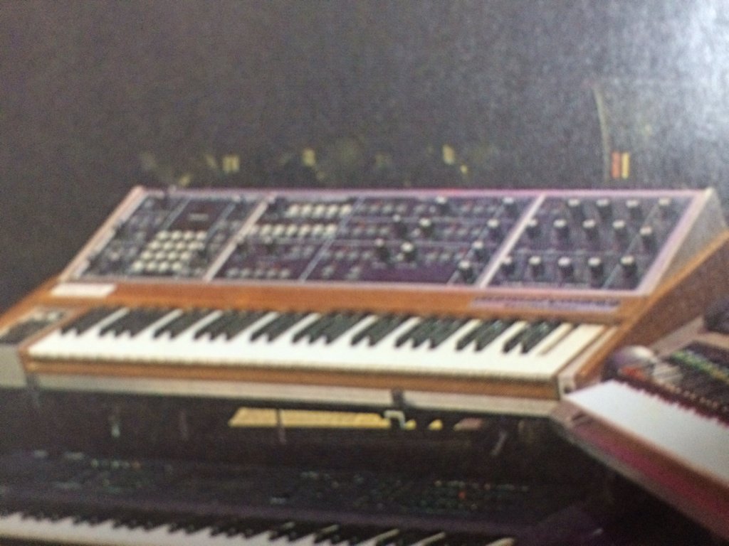 mind_control_4's tweet image. エ？てっちゃんの #memorymoog
壊れて 一番高い シ♭が 出ない σ(^_^;)
どころか黒鍵が見当たらない。
そりゃ、#mindcontrol を使って擦り付けて演奏してたからなーっと(笑)