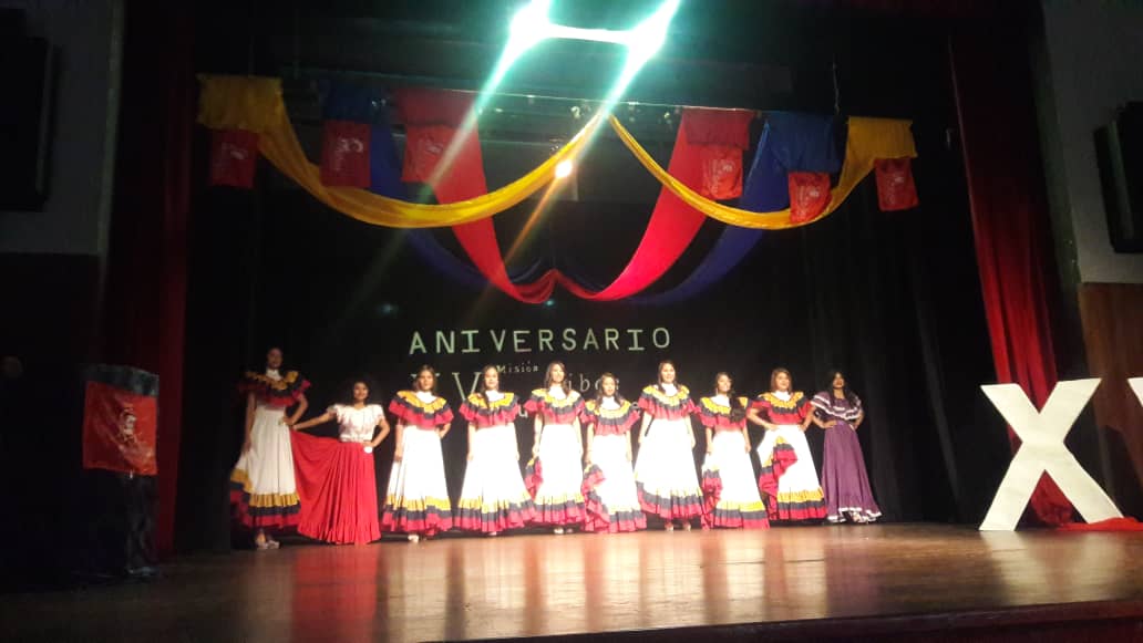 PortuguesaSdhc's tweet photo. #SDHC @PortuguesaSdhc || En acompañamiento a la Mision Ribas @vencedor_ribas en la Celebración de su XV Aniversario de su Creación. GRACIAS COMANDANTE SUPREMO HUGO RAFAEL CHAVEZ @rafaelcalles @NicolasMaduro @arelisorta #portuguesapotencia https://t.co/LEIxLnuZTW