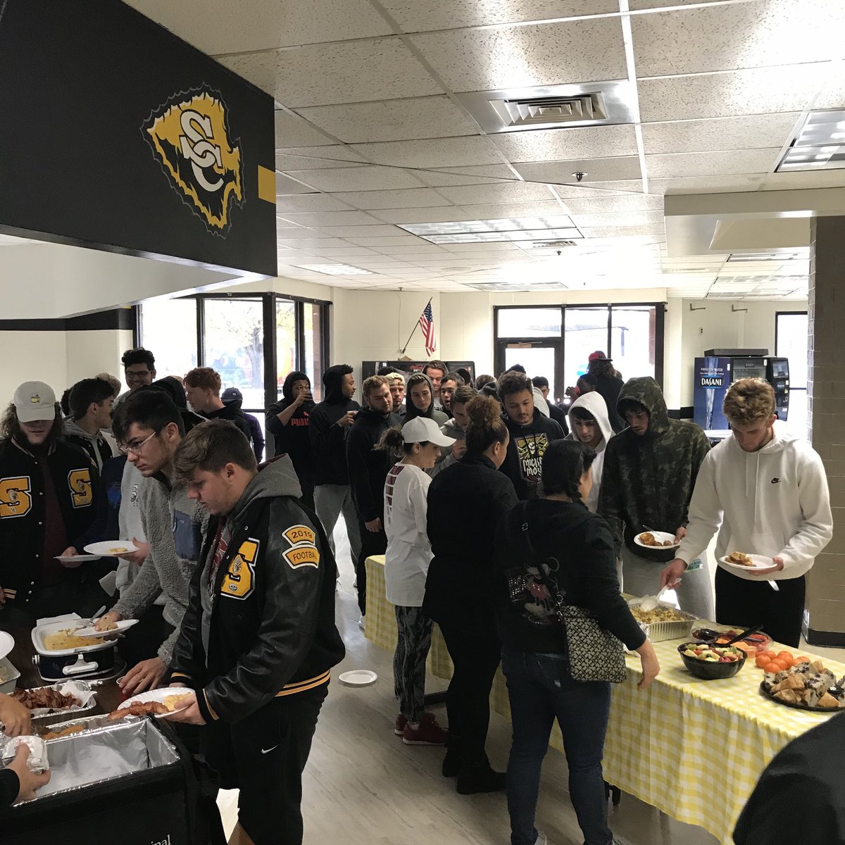 SequoyahChiefs's tweet photo. Serving the players a pregame breakfast!  Be at skip pope tonight at 7:30! https://t.co/lVPjEZencU