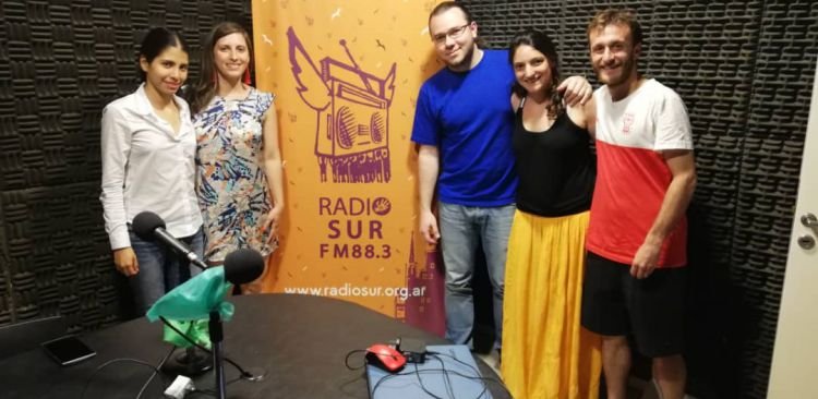 FDS883's tweet photo. #BuenViernes #23Nov

"TODA APP ES POLÍTICA"

Para combatir las tendencias hegemónicas en redes como #SiGananLaCopa River o Boca, Gisella Barreto, Alfredo Casero o Urtubey, te dejamos la entrevista que le hicimos a @tamylara de @sinco_ve en @Radio_Sur 

📻 https://t.co/mgkh3iPu3F https://t.co/CyGVBwGh3u