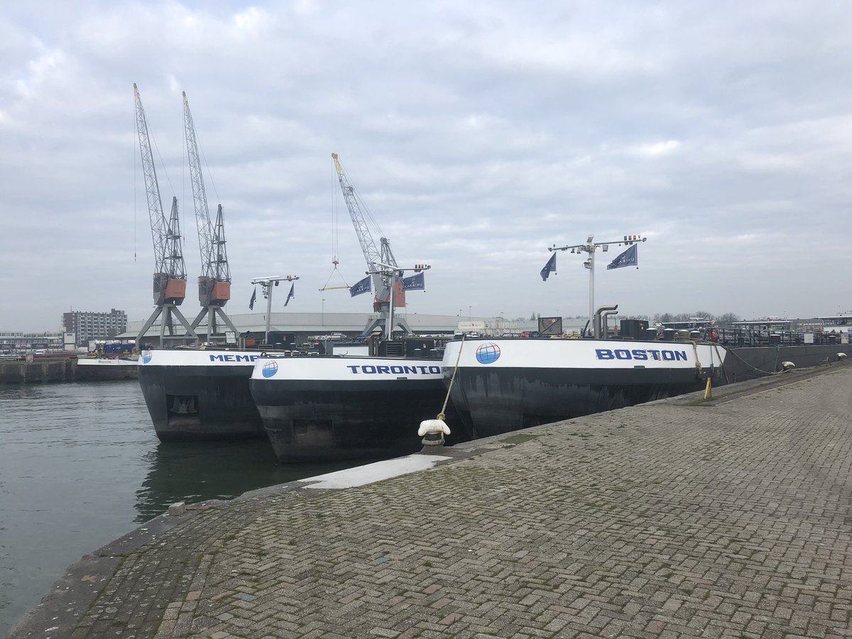 Dockmarks's tweet image. Een pittig dagje, maar we hebben het voor elkaar. 3 Schepen van #unibarge voorzien van #scheepsbelettering #scheepsborden #scheepslogo. MTS Bolero IV, V &amp;amp; VI gaan verder als MTS Boston, MTS Toronto &amp;amp; MTS Memphis. Unibarge bedankt!