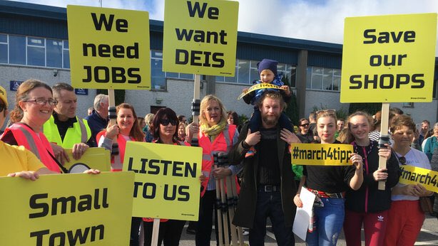 johncookeradio's tweet photo. The regional town taking its fight for #recovery to the streets- I'm in #Tipperary ahead of the 2nd #march4tipp  @drivetimerte https://t.co/XXg0TIi9W8
