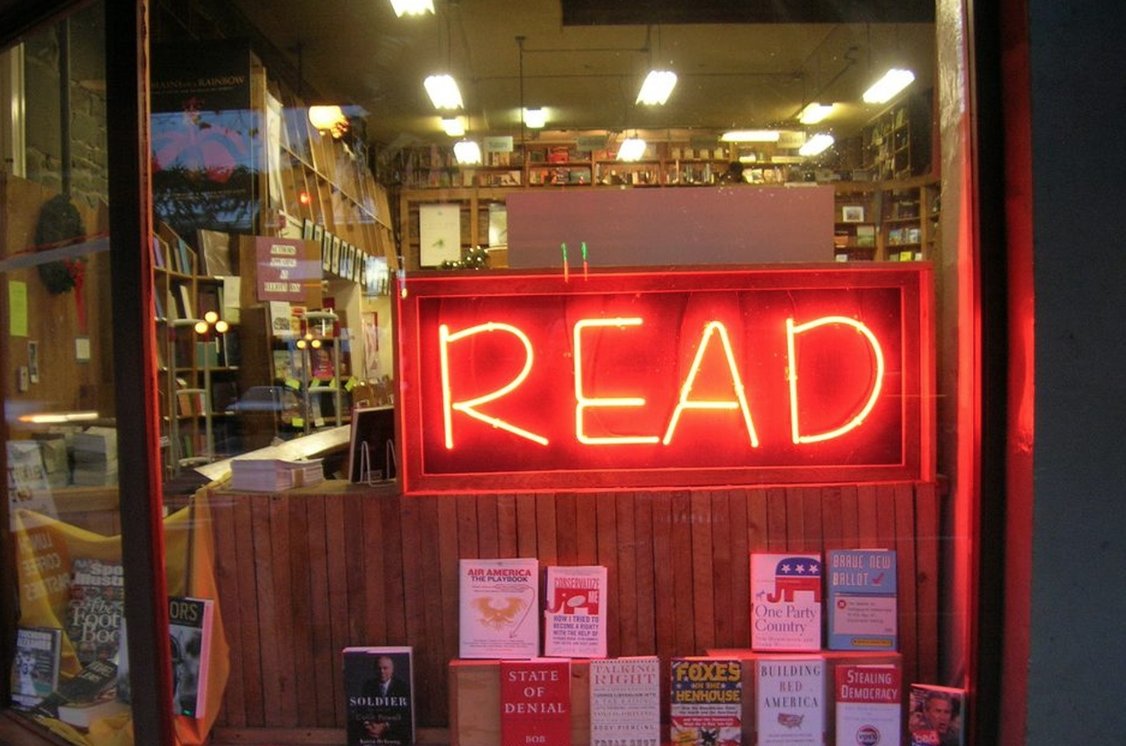 AmsterdamJSA's tweet photo. Wij hebben veel zin in vanavond. Tijdens Next Chapter @De_Zwijger onderzoeken we de toekomst van het boek! Iedereen is welkom. https://t.co/M5fLz3YDfA https://t.co/v3IKTDmEPc