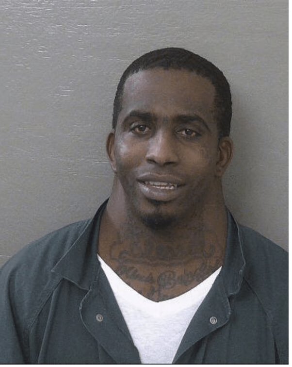 okcthunderfan06's tweet photo. I wonder where this guy is from? Nexico? The Neck Republic? Necuador? Idk #neck #neckguy https://t.co/k7zA7sR40z