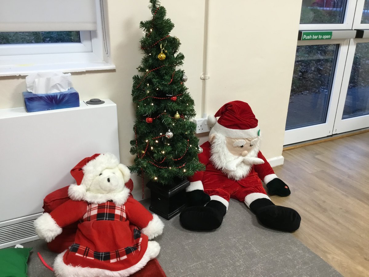 SpringMedmenham's tweet photo. Christmas has come early at spring Medmenham as the children helped to decorate their trees and role play areas. Christmas crafts have begun, keep you eyes pealed for all of the exciting gifts and pictures that are in the process #springchristmas #springnurseries #springplaylearn https://t.co/mRinEsoYU7