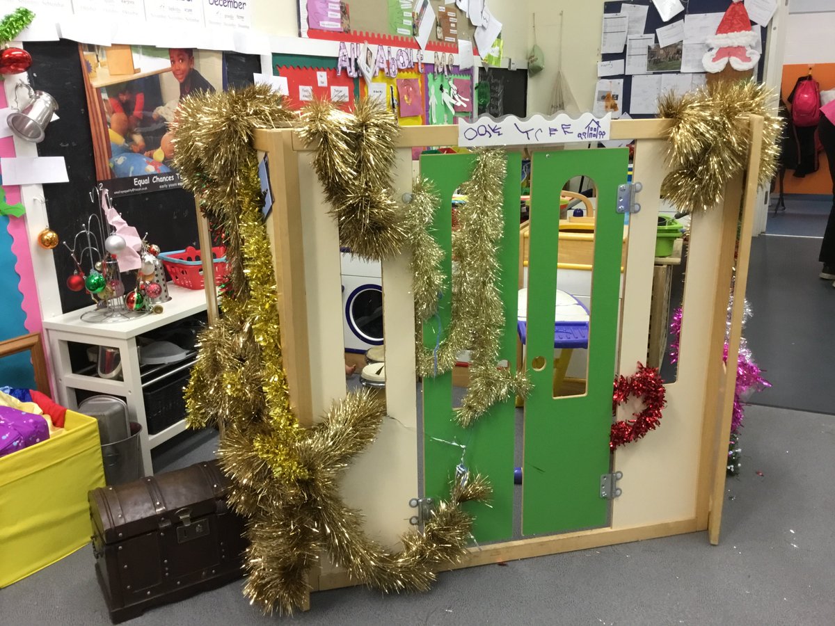 SpringMedmenham's tweet photo. Christmas has come early at spring Medmenham as the children helped to decorate their trees and role play areas. Christmas crafts have begun, keep you eyes pealed for all of the exciting gifts and pictures that are in the process #springchristmas #springnurseries #springplaylearn https://t.co/mRinEsoYU7