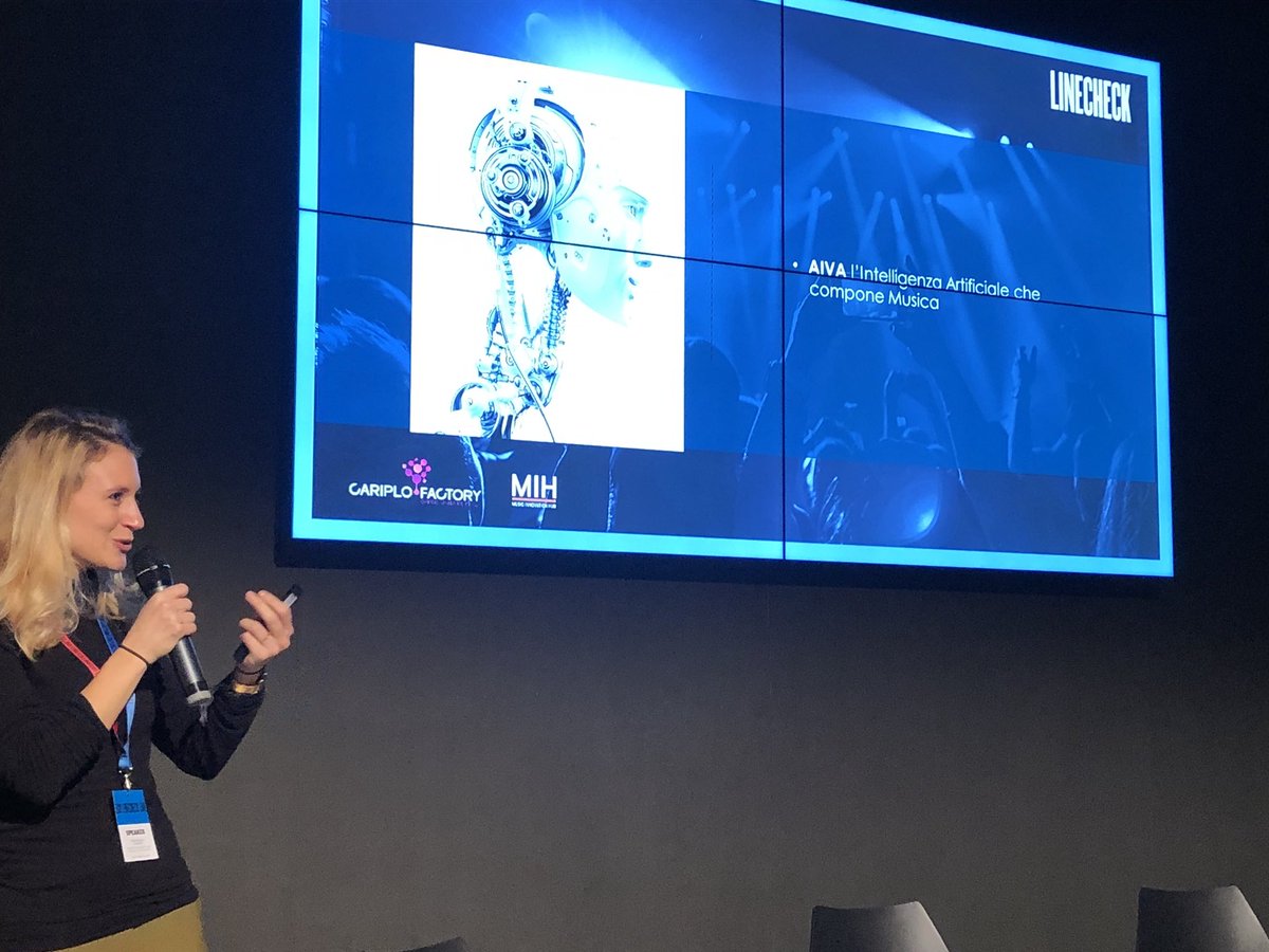 CariploFactory's tweet photo. #linecheck18 @francescadami10 racconta qualche esempio di tecnologie che hanno rivoluzionato il mondo della musica! 🤖 🤖 🤖 https://t.co/dPBWEbIjhF
