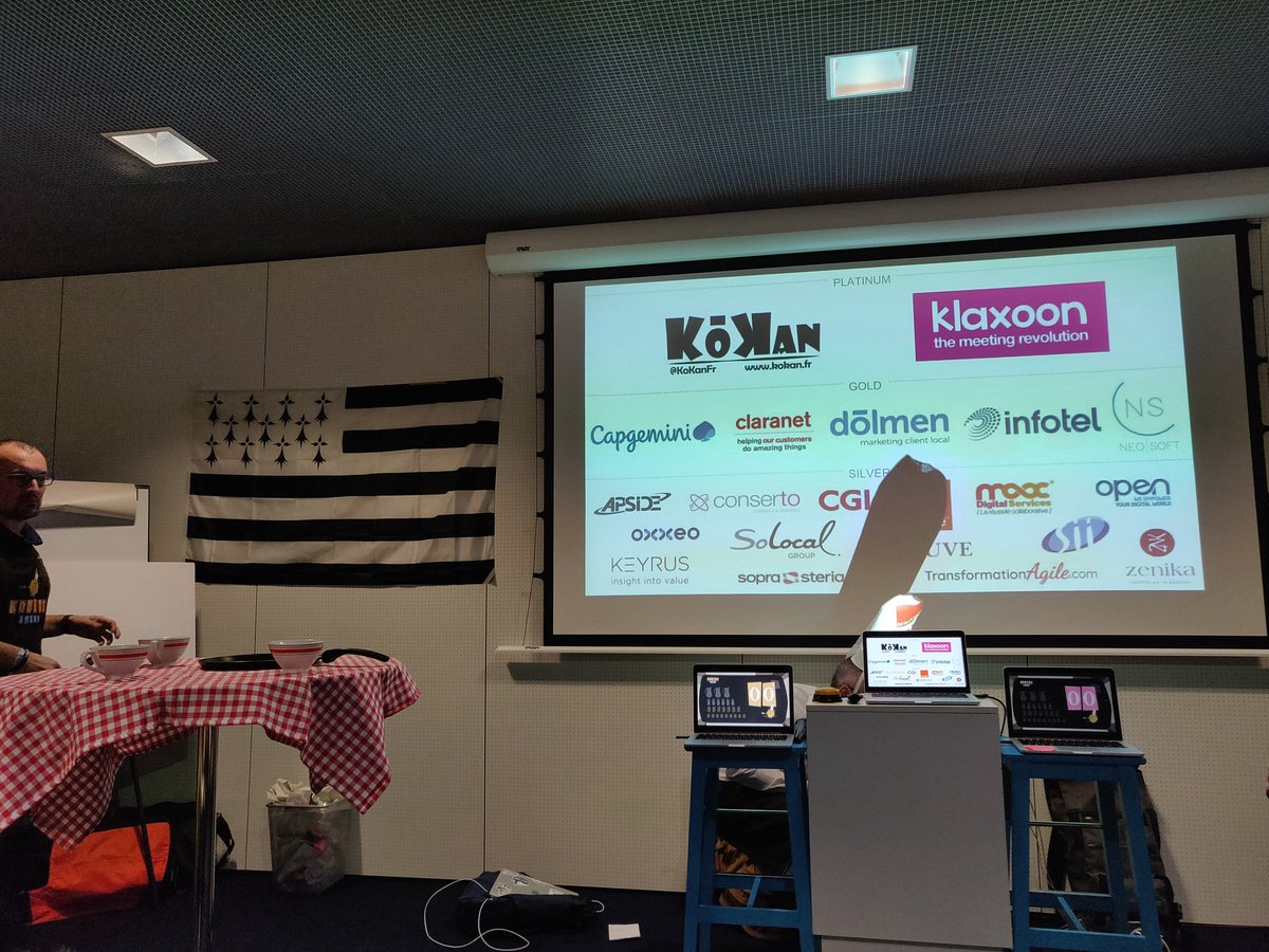 ChrisDENIAUD's tweet photo. Après la version de @BeraudSudreau sur #ATTLS18, nous testons la version de @CedricBodin du #BurgerQuiz à #atrennes18
Version régionalisée ! https://t.co/5LBivQXm7h