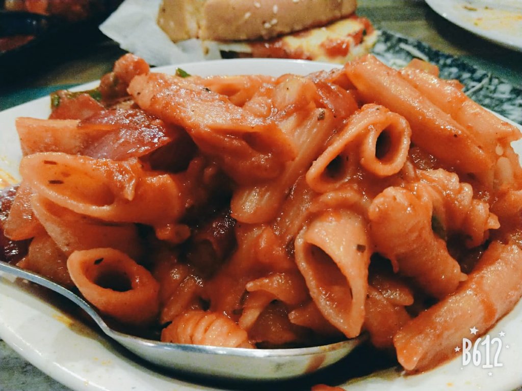 Majaaak_kali's tweet image. Replacing the word love with food😜❤ Yes...our bellies rules our mind!!😂 and Food brings us together👭 #FoodForUnity @jainprachi711
@RadhikaBhatnag4
Awsm times 😍