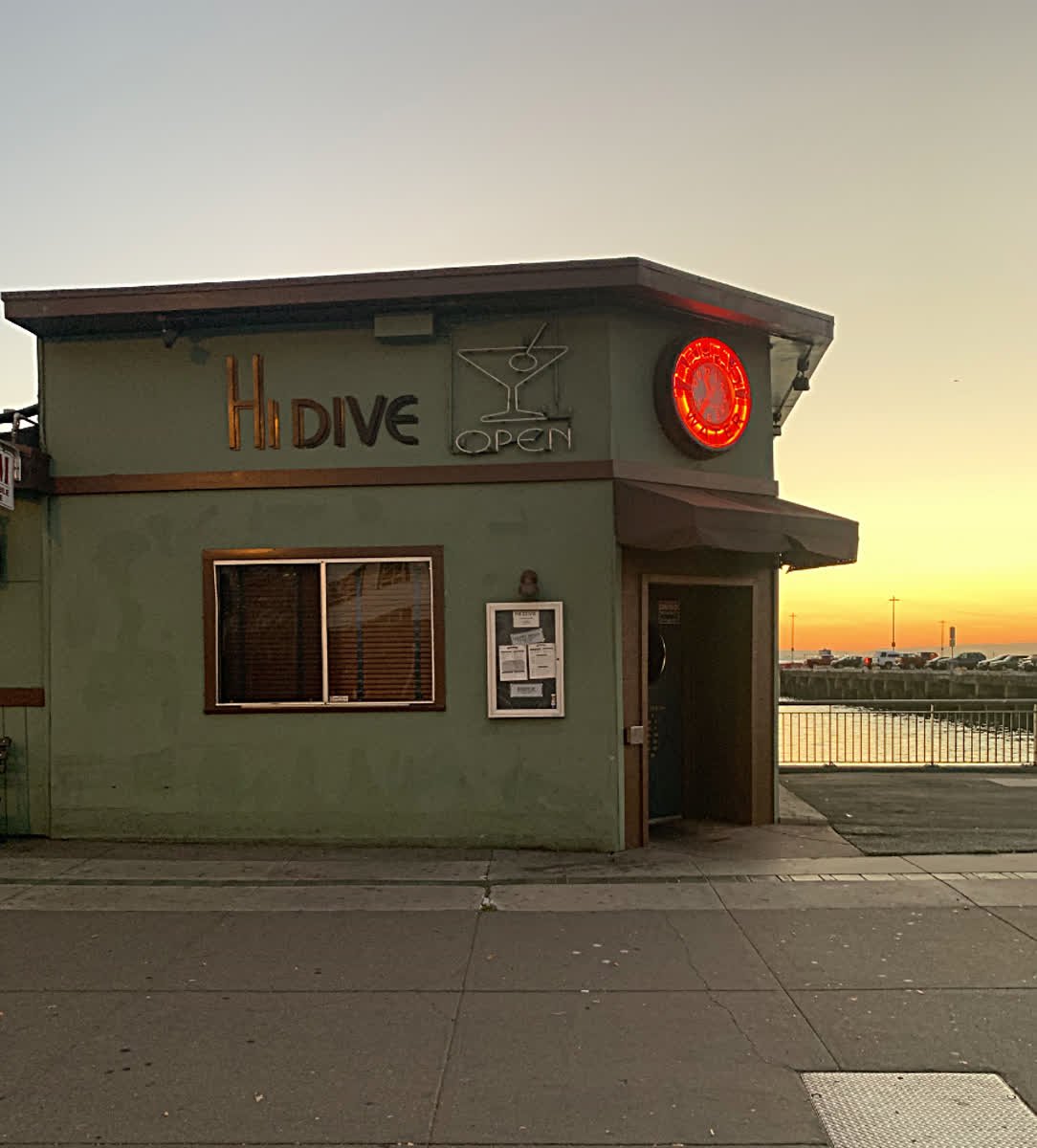 Good Morning Black Friday! Hope everyone had a very very Happy Thanksgiving!! Need to escape the chaos? We are open today at 11:30! Come relax and unwind with some chowder and beer 🍺 
#escapeblackfriday