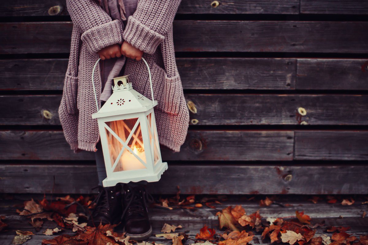 delucapasta's tweet photo. Hey there, Black Friday.  We're closed today enjoying a Fall Friday, but we'll see you all tomorrow.  Shop small and support your local businesses today!  #ShopSmall #Local #BlackFriday #Gifting #Holiday #Fall #FridayFeeling https://t.co/n1DEK6guCi