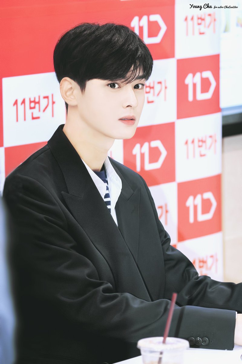 YOUNG_CHA_0's tweet photo. 181109 11번가 팬사인회

#차은우 #CHAEUNWOO #ウヌ #아스트로 #ASTRO #영차영차 #십일절  @offclASTRO https://t.co/kn9E2rWSUG
