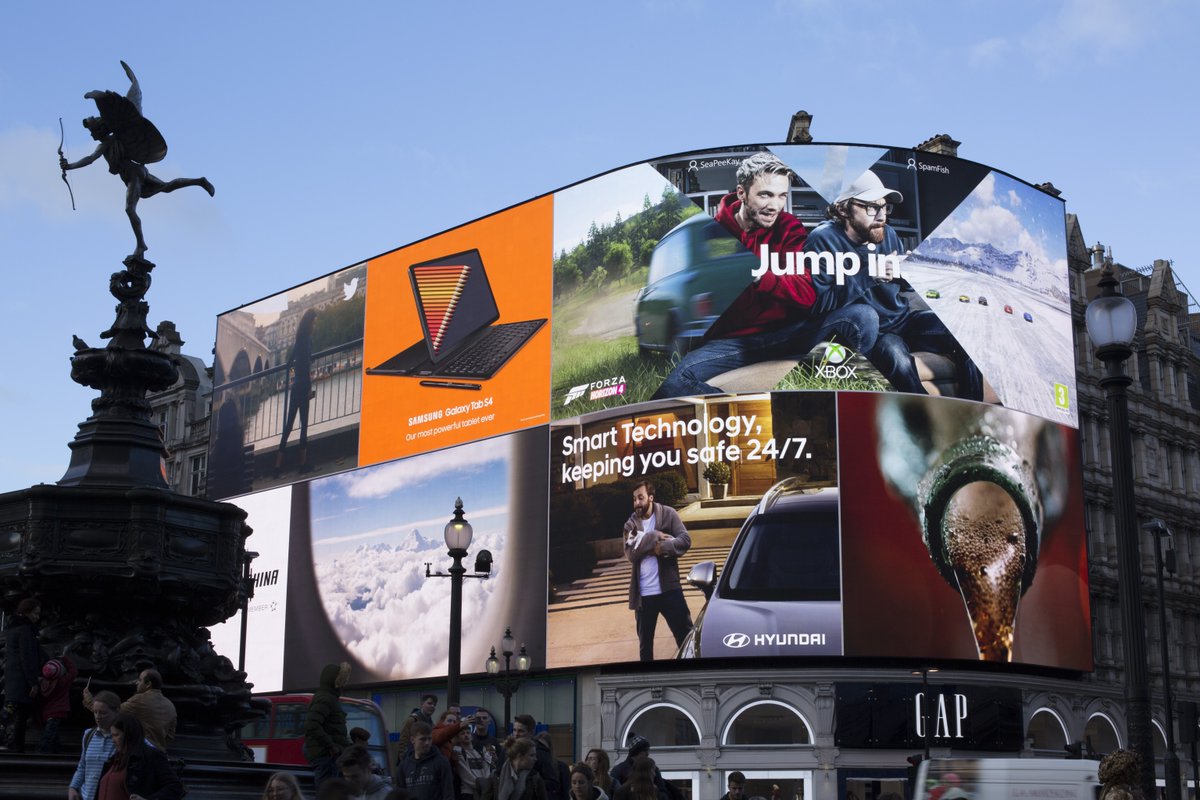 Seapeekay's tweet image. * IMPORTANT POST *
Thanks to the lovely people at @xboxuk
You can now see my face ( amongst others ) on the Giant digital Billboard at Piccadilly Circus.
My face is on a giant billboard in the capital city of my country.
i could actually cry.