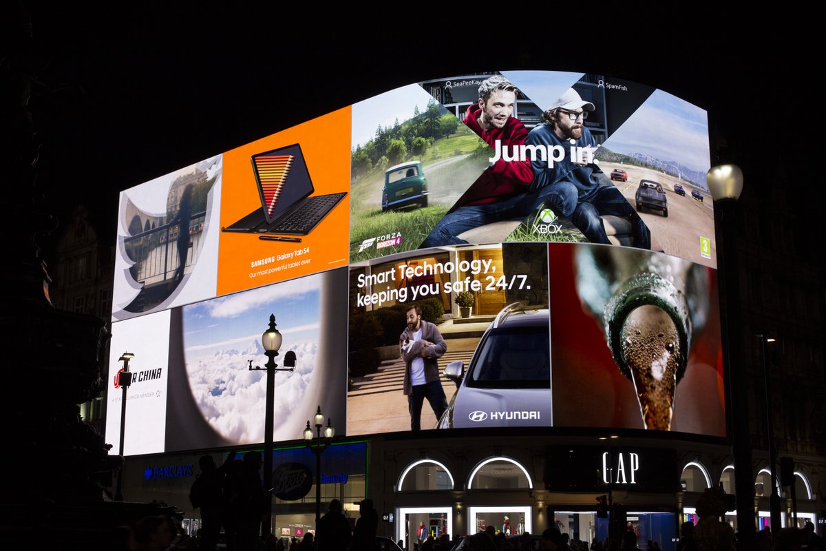 Seapeekay's tweet image. * IMPORTANT POST *
Thanks to the lovely people at @xboxuk
You can now see my face ( amongst others ) on the Giant digital Billboard at Piccadilly Circus.
My face is on a giant billboard in the capital city of my country.
i could actually cry.