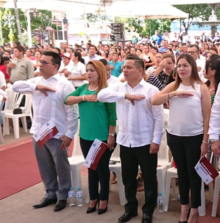 GobernacionSV's tweet photo. Zacatecoluca se convierte en el municipio número 117 libre de analfabetismo y  la tercera cabecera departamental en lograrlo, antecedida por Cojutepeque y San Salvador. #ElSalvadorAlfabetizado ¡es posible! 🇸🇻 @MINEDelsalvador https://t.co/CUtDrkIu37