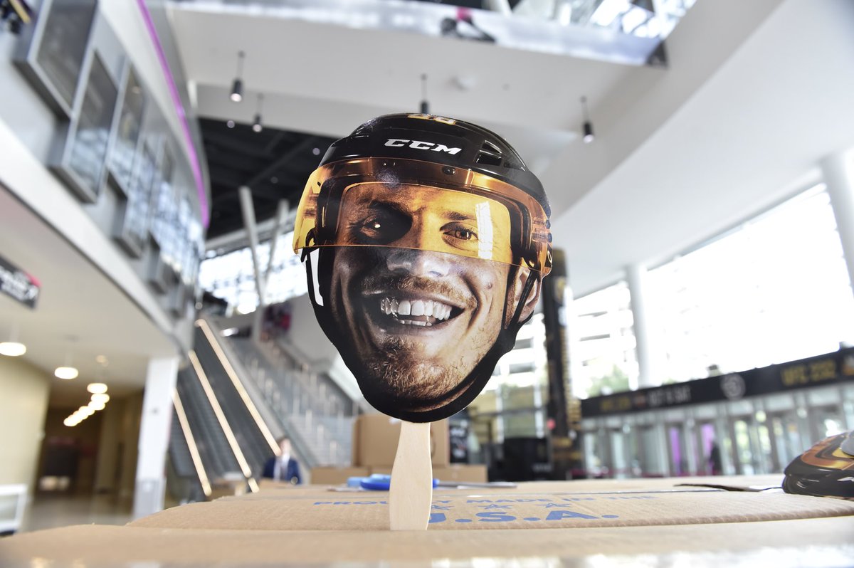 GoldenKnights's tweet photo. How else were we supposed to welcome Nate Schmidt back to The Fortress?
NATE ON A STICK FOR ALL THE FANS 😄😄😄😄😄😄
#NateIsFree https://t.co/ZPUELuhYjU