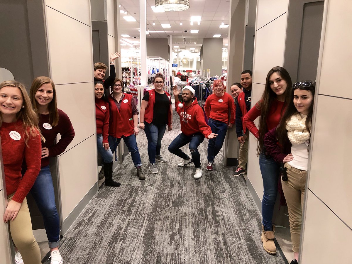 TargetJonathan's tweet image. Couldn’t have gotten through this weekend without my A&amp;amp;A team. We’re ready to dominate this holiday season! #MightyMedford #BlackFriday2018 #HolidayDomination 🎄🙌🏽❣️