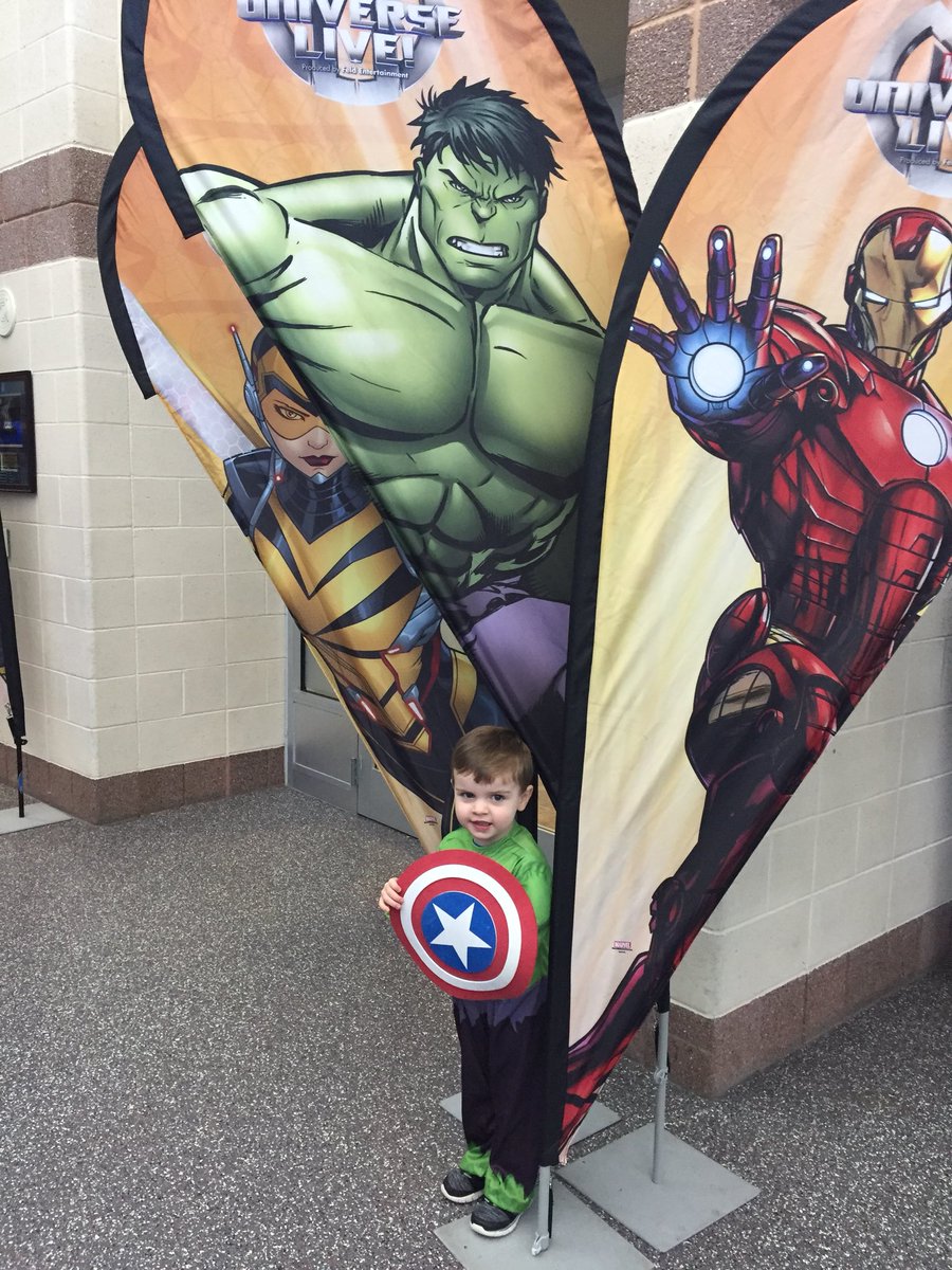 Morgan03's tweet photo. Enjoying #marveluniverselive with @TRoddyIII https://t.co/BeqUO9HJL2