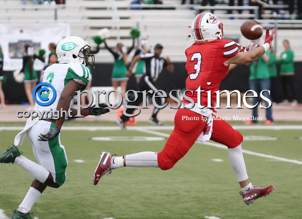 The Sharyland Rattlers and the Brenham Cubs are tied at 28 as we start the 4th quarter. #RGVFootball #RGVPlayoffs