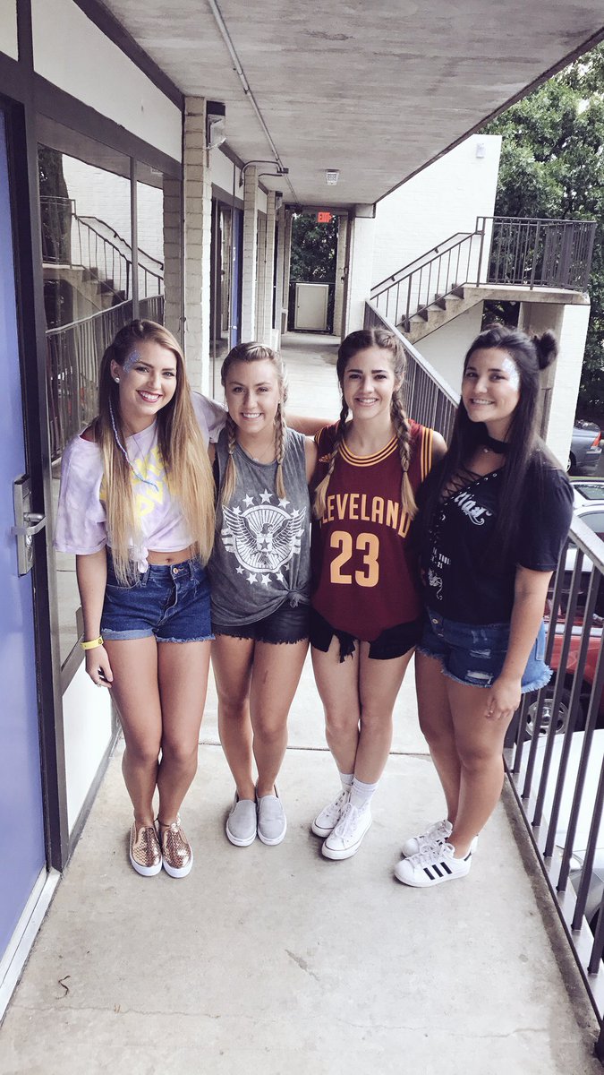McCainey's tweet photo. As graduation is creeping in closer... it’s really starting to set in that I won’t see my besties everyday anymore. Thankful for the years I’ve got to spend with them 💗💗💗 @justcallmej__ @Rachel_Medina13 @AllieJaye13 @madelineeegrace https://t.co/lZZT5FssuS