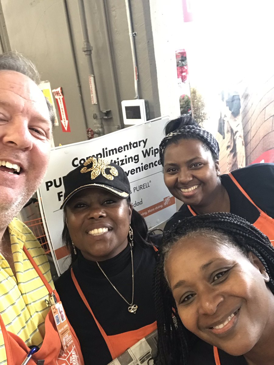 HDIMIKED's tweet photo. #BLACKFRIDAYSOUTHERNSTYLE  at @HomeDepot0370 with @VeronicaJno  @AdriaHDI @DerekTHD https://t.co/UwMxJZbckc
