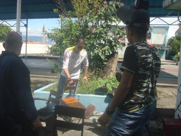mineducacion_ve's tweet photo. #EsNoticia | El @Incesociallista en una jornada de Recuperación de mesa sillas en la Unidad educativa La Concordia del Edo. #Táchira reparan 75 mesa sillas para la muchachada bolivariana. @NicolasMaduro @psuvaristobulo https://t.co/zYN22bHtQy