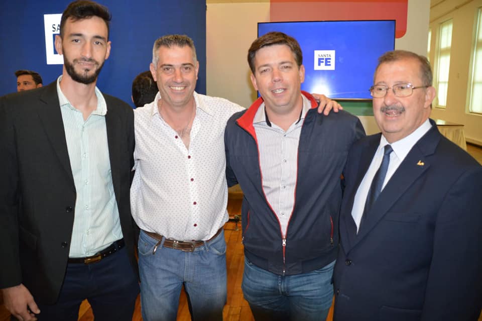 PrensaAlvear's tweet image. Santa Fe es modelo en energías renovables y desde Alvear nos sumamos al futuro. Se desarrollarán parques solares y eólicos para la generación de energía en toda la provincia mejorando la el servicio. 
¿Conocés #Generfe? 💡➡ santafe.gob.ar/ms/generfe/
#RenovablesModeloSantaFe