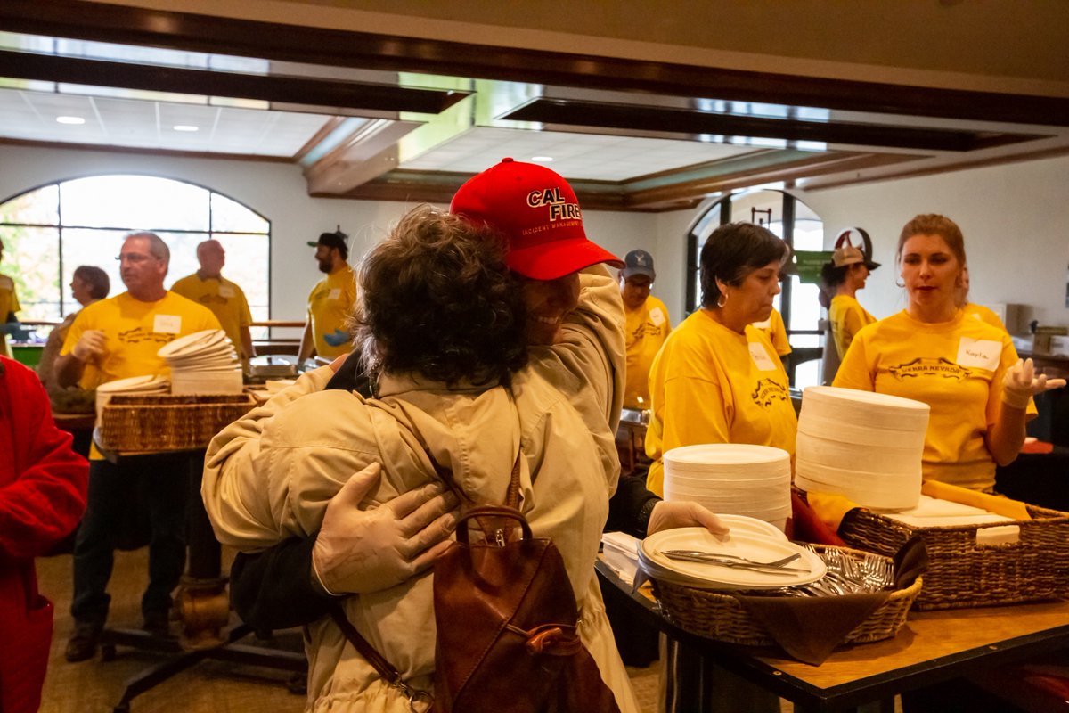 CALFIRE_ButteCo's tweet photo. Firefighters &amp; personnel assigned to the #CampFire rotated through several locations yesterday to help with serving Thanksgiving meals to those displaced and affected by the fire. Thank you to all those who volunteered, donated, and helped make these events possible. #ButteCounty https://t.co/2tNZflw8zY